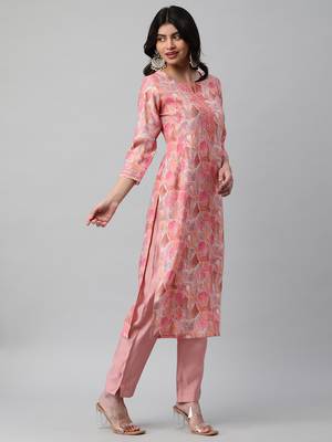 A printed chanderi kurta with embellishment at neck and sleeves. 4