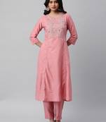 A shoulder princess kurta with the detail of contrasting stitch lines.