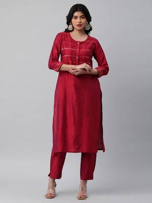 A visoce two colour fabric straight kurta with sequin embellishment. 1