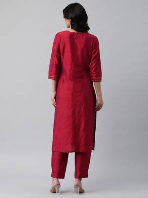 A visoce two colour fabric straight kurta with sequin embellishment. 2
