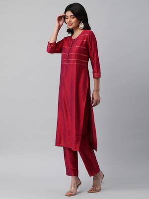 A visoce two colour fabric straight kurta with sequin embellishment. 3