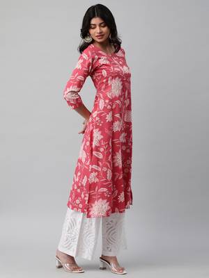 A line cotton printed kurta with center placket. 4