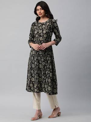 A line cotton printed kurta with center placket. 4
