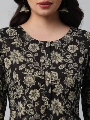 A line cotton printed kurta with center placket. 5