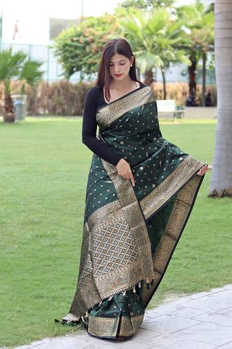 Silk Blend Saree With Copper And Golden Zari Weaved Border And Rich Pallu 