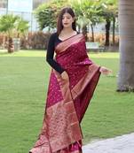 Silk Blend Saree With Copper And Golden Zari Weaved Border And Rich Pallu 