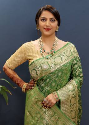 Mehendi Woven Bandhani Saree With Blouse 4