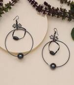 Black color fashion earrings