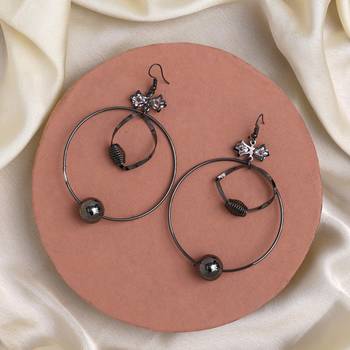 Black color fashion earrings 2