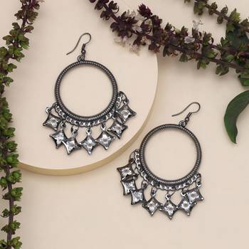 Black color fashion earrings 1