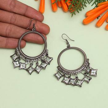 Black color fashion earrings 3