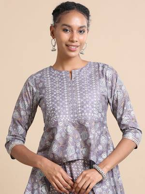 Hassu's women purple 3/4th sleeves chanderi mica print regular fit hip length kurta set - with dupatta 2