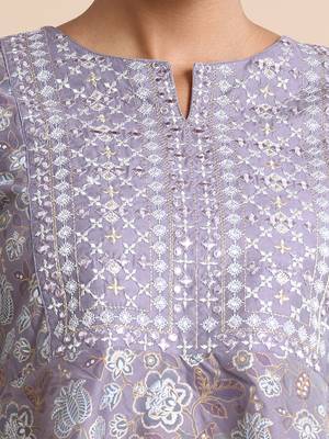 Hassu's women purple 3/4th sleeves chanderi mica print regular fit hip length kurta set - with dupatta 3