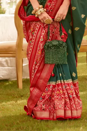 Bottle Green silk blend Blend Saree With Unstitched Blouse Piece