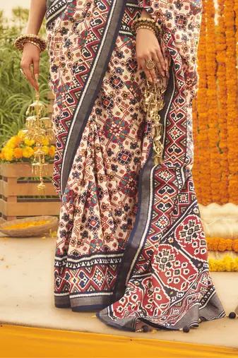 Navy Blue silk blend Blend Saree With Unstitched Blouse Piece