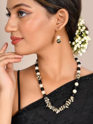 Sasha handmade pearl necklace and matching earrings set with white and black pearls 1