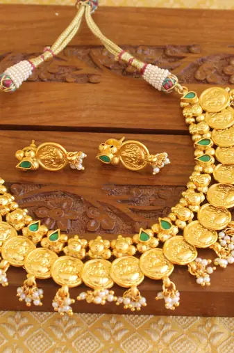 Gold platted temple pearl necklace set