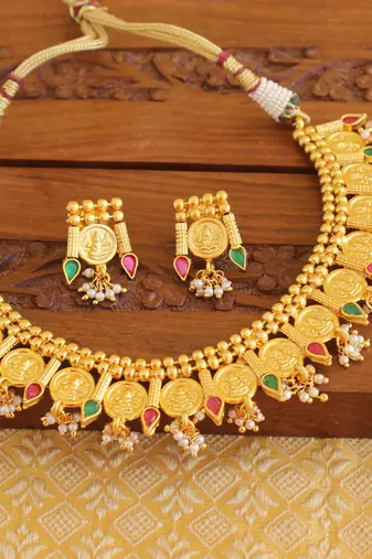 Gold platted temple pearl necklace set