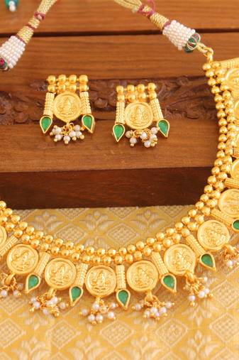 Gold platted temple pearl necklace set