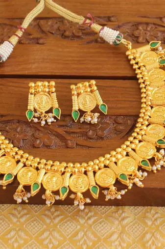 Gold platted temple pearl necklace set