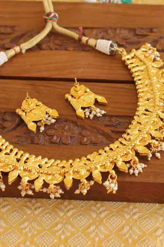 Gold platted temple pearl necklace set