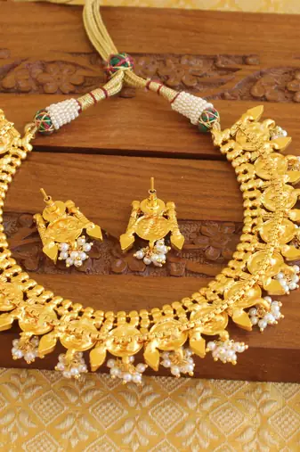 Gold platted temple pearl necklace set
