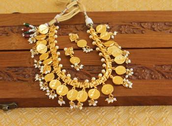 Gold platted temple pearl necklace with screw back earring 3