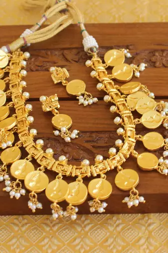 Gold platted temple pearl necklace with screw back earring
