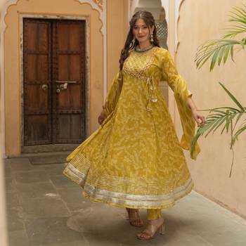 Lemon green bandhej print suit set 1