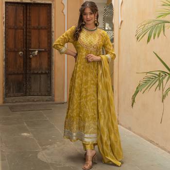 Lemon green bandhej print suit set 2