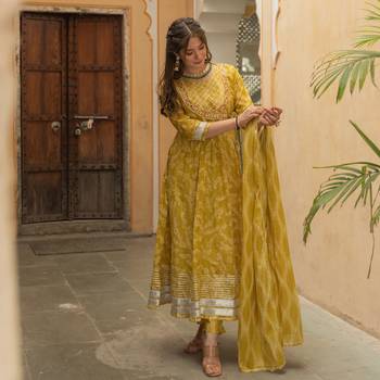 Lemon green bandhej print suit set 3