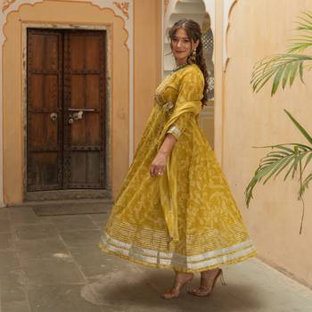 Lemon green bandhej print suit set 4