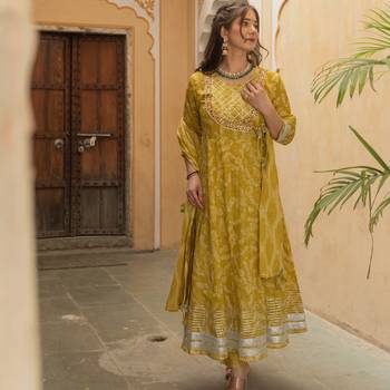 Lemon green bandhej print suit set 5