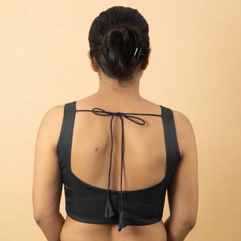 BLACK PLAIN SILK SILK SWEET HEART NECK BLOUSE 3