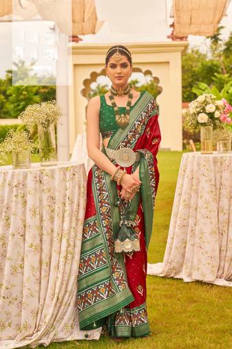 Women'S Red Silk Blend Saree With Unstitched Blouse Piece