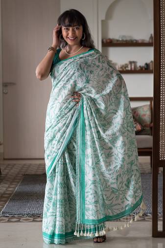 Suta White Printed Cotton Printed Saree Without Blouse