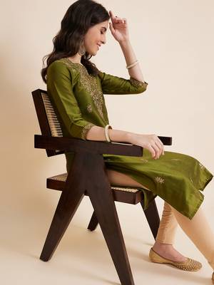 Women green color embroidery staright kurta 4