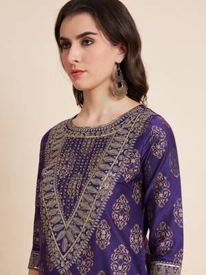 Women blue color embroidery staright kurta 4