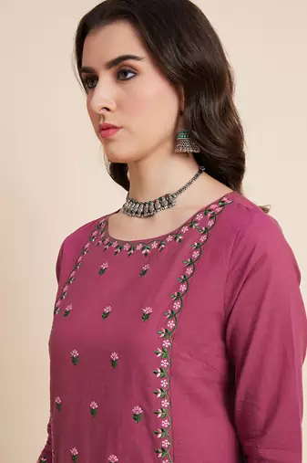 Women mauve color embroidery staright kurta