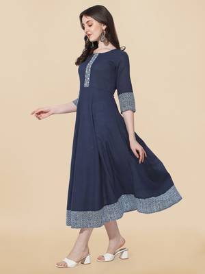 Navy blue cotton solid round neck 3/4 sleeve anarkali pattern kurta for women 2