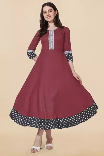 Maroon cotton solid round neck 3/4 sleeve anarkali pattern kurta for women