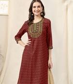 Maroon rayon jaipuri foil print mirror embroidery round neck 3/4 sleeve calf length straight fit kurta for women