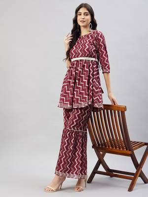Winered woman maroon chevron print self belt sharara set 2