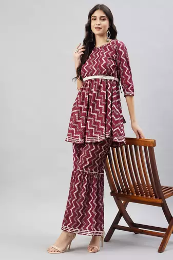 Winered woman maroon chevron print self belt sharara set