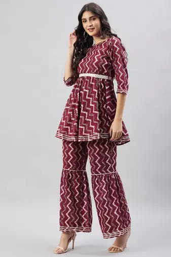 Winered woman maroon chevron print self belt sharara set