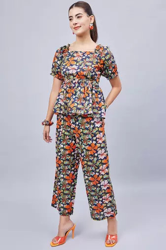 Winered woman Multicolor printed back tie-up co-ord set