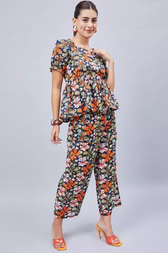 Winered woman Multicolor printed back tie-up co-ord set