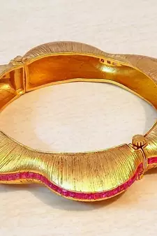 ETHNIC RUBY GOLDEN KADA