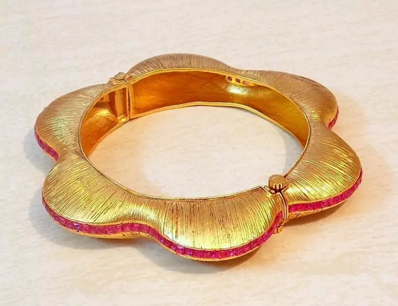 ETHNIC RUBY GOLDEN KADA