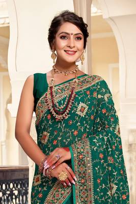 Green Kashmiri Resham Embroidered Georgette Saree With Blouse Piece 3